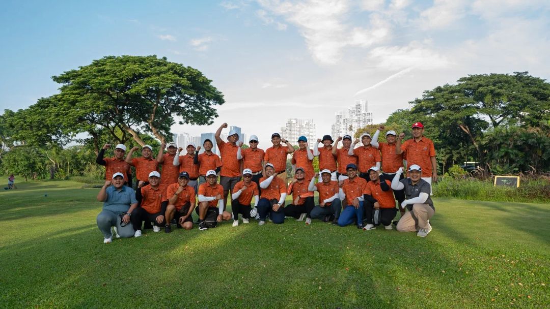 Saraswanti Group Fertilizer Division Marketing Team builds togetherness and cohesiveness while playing Golf