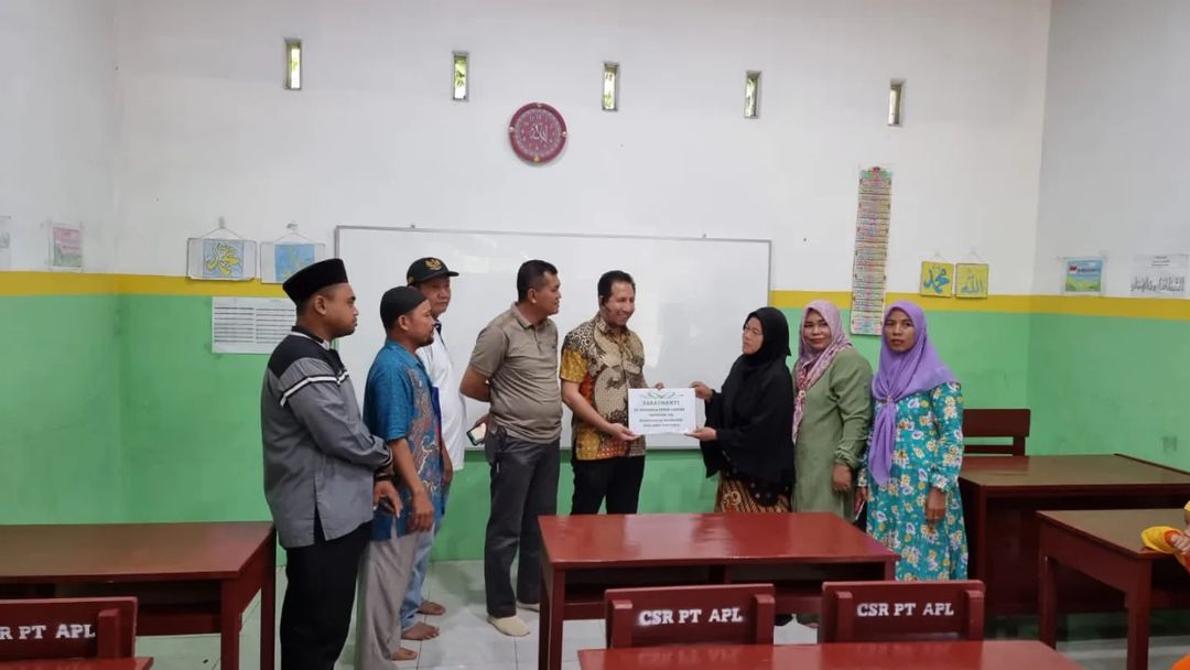 PT Anugerah Pupuk Lestari CSR to Madrasah Al Wasliyah, Dalu XA Sei Belumai village